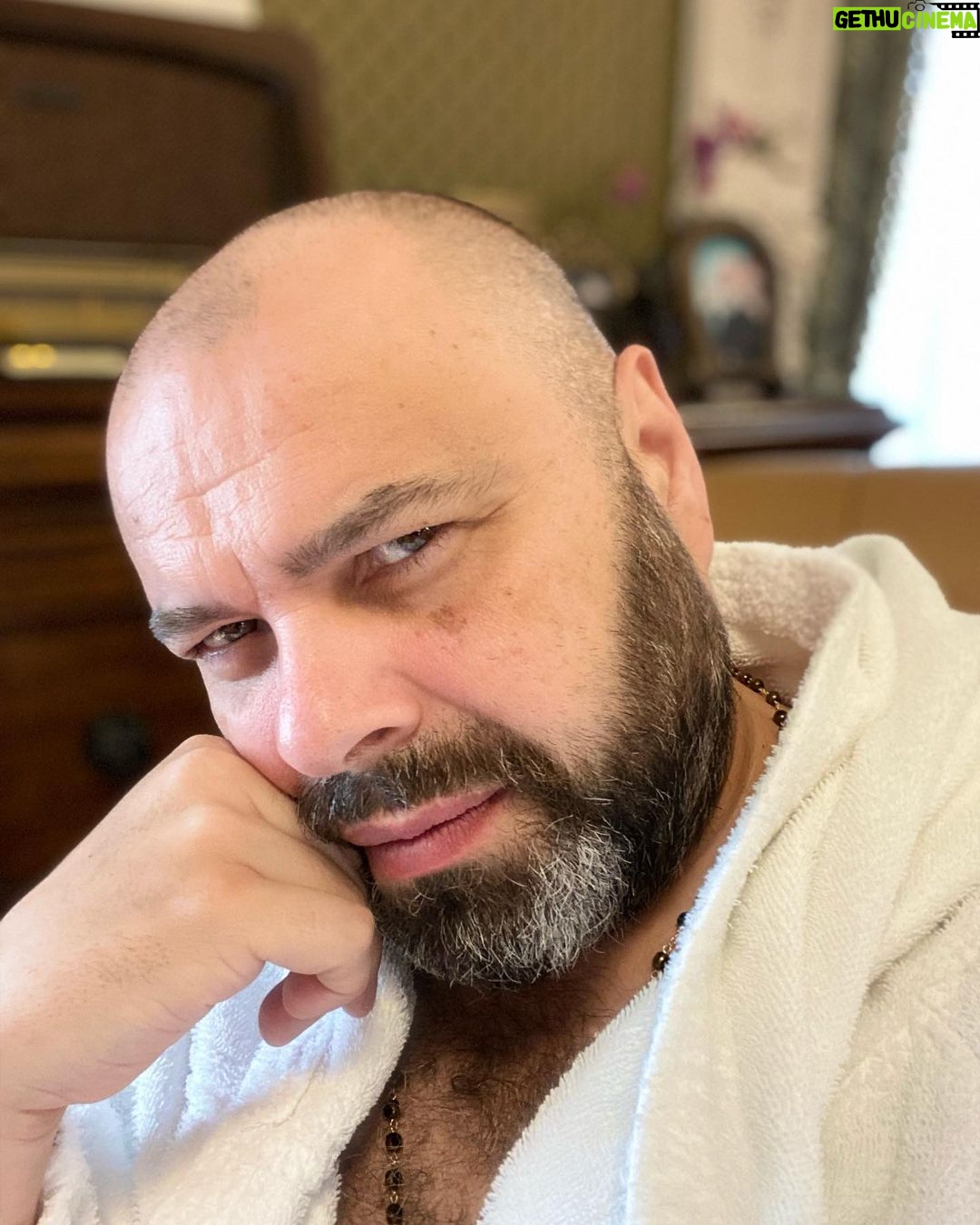 Maksim Fadeev - 35K Likes - Когда я стал строить свою музыкальную школу FENIX, я вдруг понял, что это и есть мое призвание. Будучи педагогом по образованию, я понял что FENIX-это моя жизнь! Эта школа будет с глубинным познанием музыки, проживанием, питанием, и обучением международного уровня, так как все педагоги будут приглашены из Европы и Америки. Что касается классического образования, здесь все наоборот, педагоги будут только русскоязычные. Более подробно об этом я расскажу вам в ближайшее время. Каждый из нас знает, что в сегодняшнем образовании пробоина величиной с дом. Если у вас есть мысли и идеи как это улучшить, пишите. Мы постараемся учесть все ваши пожелания.