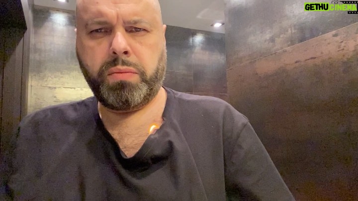 Maksim Fadeev Instagram - Периодически, в жизни нас незаметно кто-то поджигает. Конечно, не в буквальном смысле, но многие со мной согласятся. Важно заметить то, что вас подожгли, а главное - кто. И как птица Феникс, многие снова возрождаются. А многие - нет. Желаю вам всегда возрождаться, даже после самого страшного падения.