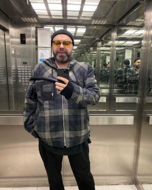 Maksim Fadeev Instagram - Столько идей и планов, аж разрывает хочется разболтать!🤣 Но теперь, я уже молчу! В моей жизни было много случаев воровства идей и разных проектов! По этому, очень осторожно, молча! А у вас, случаи кражи ваших идей были? Пишите, мне интересно! И вообще, как вы относитесь к плагиату?