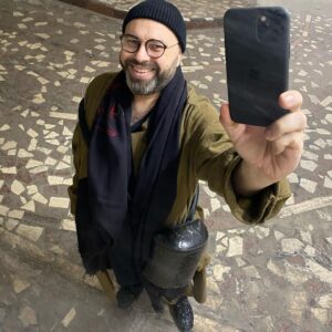 Maksim Fadeev Instagram - Всем мир!  Часто вижу как ругают Россию.., говорят, что она такая сякая.. Я хочу вам сказать, прожив 16 лет за  границей в разных странах Европы, Россия самая прекрасная и любимая. Я так люблю Россию со всеми ее минусами и плюсами. За все!