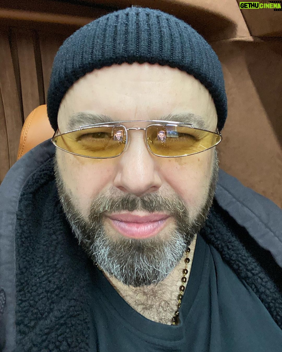 Maksim Fadeev - 37K Likes - Всем привет! Скажите, какую вы музыку слушаете? Я имею в виду современную! Напишите свою любимую песню! 🙏🏻