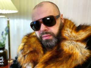 Maksim Fadeev Instagram - Всем Привет! Как вы собираетесь праздновать  Новый Год?