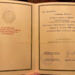 Maksim Fadeev Instagram - Разбирая архив с нотами своего отца, нашел эту грамоту, которую ему вручили 36 лет назад, в 1986-м. Очень скучаю по нему, мне его ужасно не хватает. Как же важно беречь своих родителей, когда они живы. А мы, как правило, бежим куда-то, торопимся, и часто не успеваем им позвонить… А потом, когда это очень нужно - не всегда есть такая возможность. Успевайте говорить им, как любите их 💕