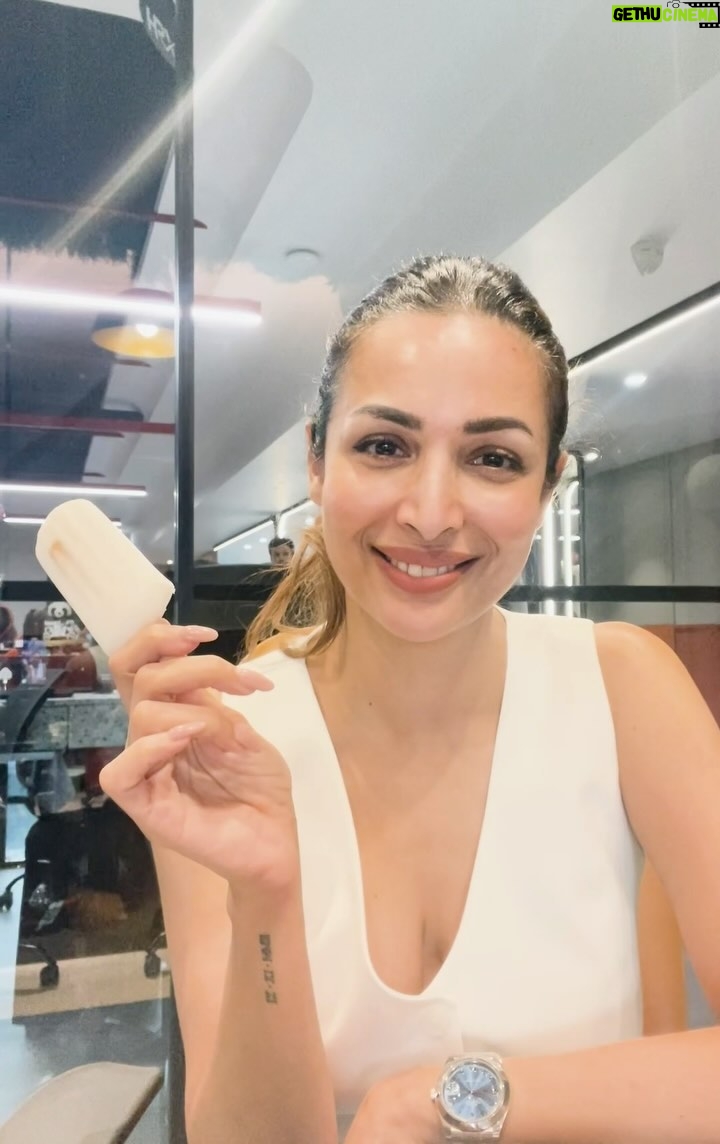 Malaika Arora Instagram - ‘coz two is better than one! 🤤 Say hello to our 2 refreshing flavours, just in time for summers 🌞You can order them through Zomato,Swiggy or wwww.getawaydesserts.com for a home delivery. #GetAWay #icepops