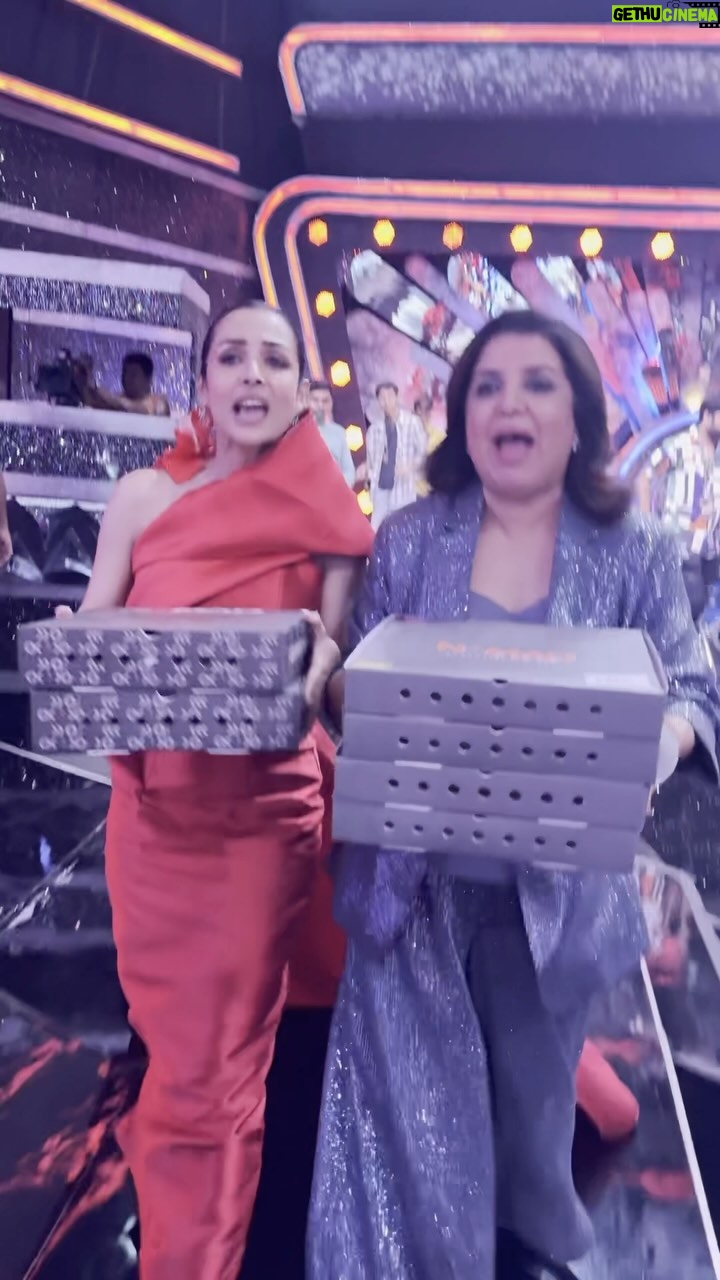 Malaika Arora Instagram - Tu cheese badi hain mast mast! @malaikaaroraofficial aise judges kahin nahi milenge 😜 #jhalakfinale #burrata #everyonelovespizza videographer: @pratikutekar.official pizzaCredit: @nomadpizza.in