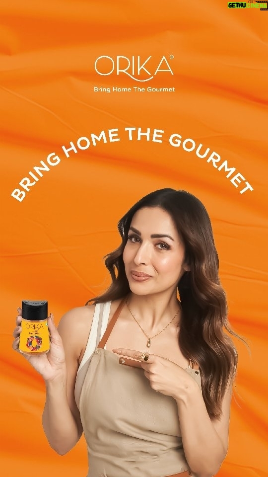 Malaika Arora Instagram - India’s first self cleaning technology sprinkler.Bring home the gourmet with Orika’s herbs and seasonings. Shop now 🛒from https://orikaflavours.com/collections/sprinklers #herbsandspices #orikawithmalaika #italianfood #gourmetfood #instantcooking #oregano#easycooking