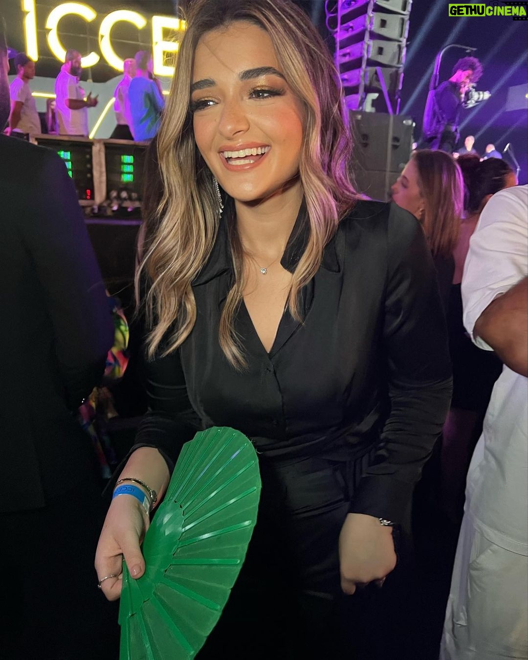 Malak Ahmed Zaher Instagram - Heart has been happy 🖤🌚💫