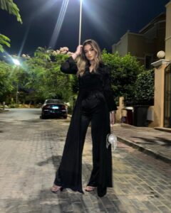 Malak Ahmed Zaher Instagram - From the closing ceremony of ICCE X Samsung 🖤✨ @samsungegypt Outfit @__mamzi__ Makeup @dinaelkasheff Hair @alfredandmina