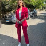 Malak Ahmed Zaher Instagram - سعيدة لاختياري اني امثل مبادرة مصر لمحو امية لغة الاشارة و اني اكون سفيرة لمبادرة راقية و مهمة زي دي و ان شاء الله نقدر بجد نعمل تغيير ملحوظ في محو امية لغة الاشارة💗 Extremely proud to be chosen as the Ambassador of the sign language literacy initiative in Egypt, this is a huge pleasure and i hope we really make a difference in Sign language literacy💞 Styled by @mayajules In @liliblancofficial suit✨ Hair by @alfredandmina Makeup by my 💗@lailaazaherr11