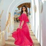 Malak Ahmed Zaher Instagram – A goodbye summer post ✨💗 

Styled by @mayajules 
Hair by @alfredandmina 
Photografer @antikkahossam 
Makeup by my love @hodazaher