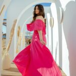 Malak Ahmed Zaher Instagram – A goodbye summer post ✨💗 

Styled by @mayajules 
Hair by @alfredandmina 
Photografer @antikkahossam 
Makeup by my love @hodazaher