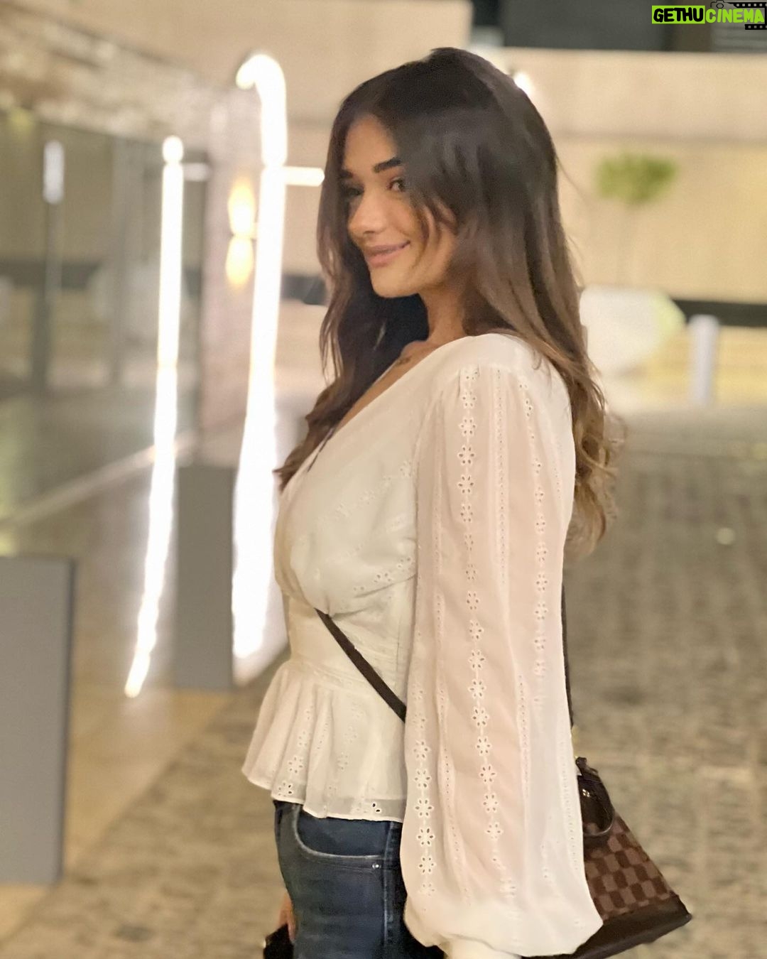 Malak Ahmed Zaher Instagram - شوية صور مهزوزة و انا منكوشة حاجة بسيطة كده 🙆🏻♀️