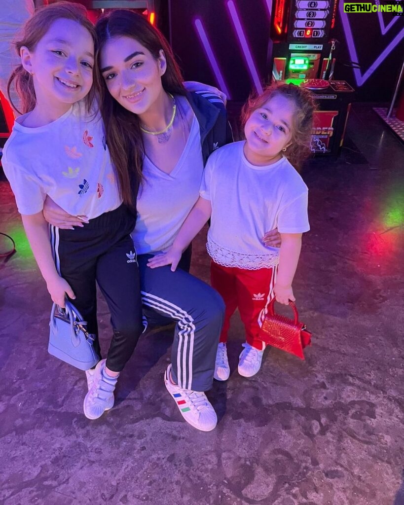 Malak Ahmed Zaher Instagram - Matchy matchy with my girls @mona.ahmed.zaherr @nour.ahmed.zaherr 🤍