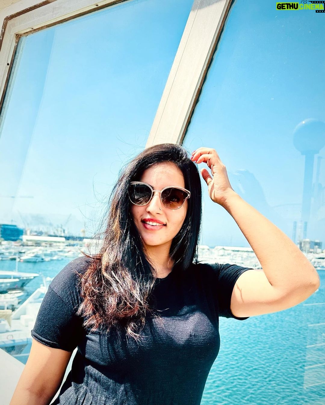 Malavika Menon Instagram - Break fasting ✌🏻🌈✨🕶️ Queen Elizabeth 2 Cruise Ship