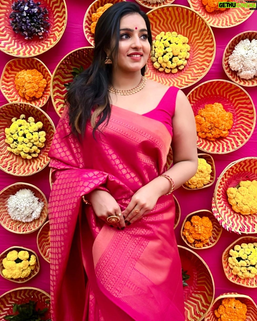 Malavika Menon Instagram - Valentine’s Day lovers ❤️✨ Jaipur PinkCity