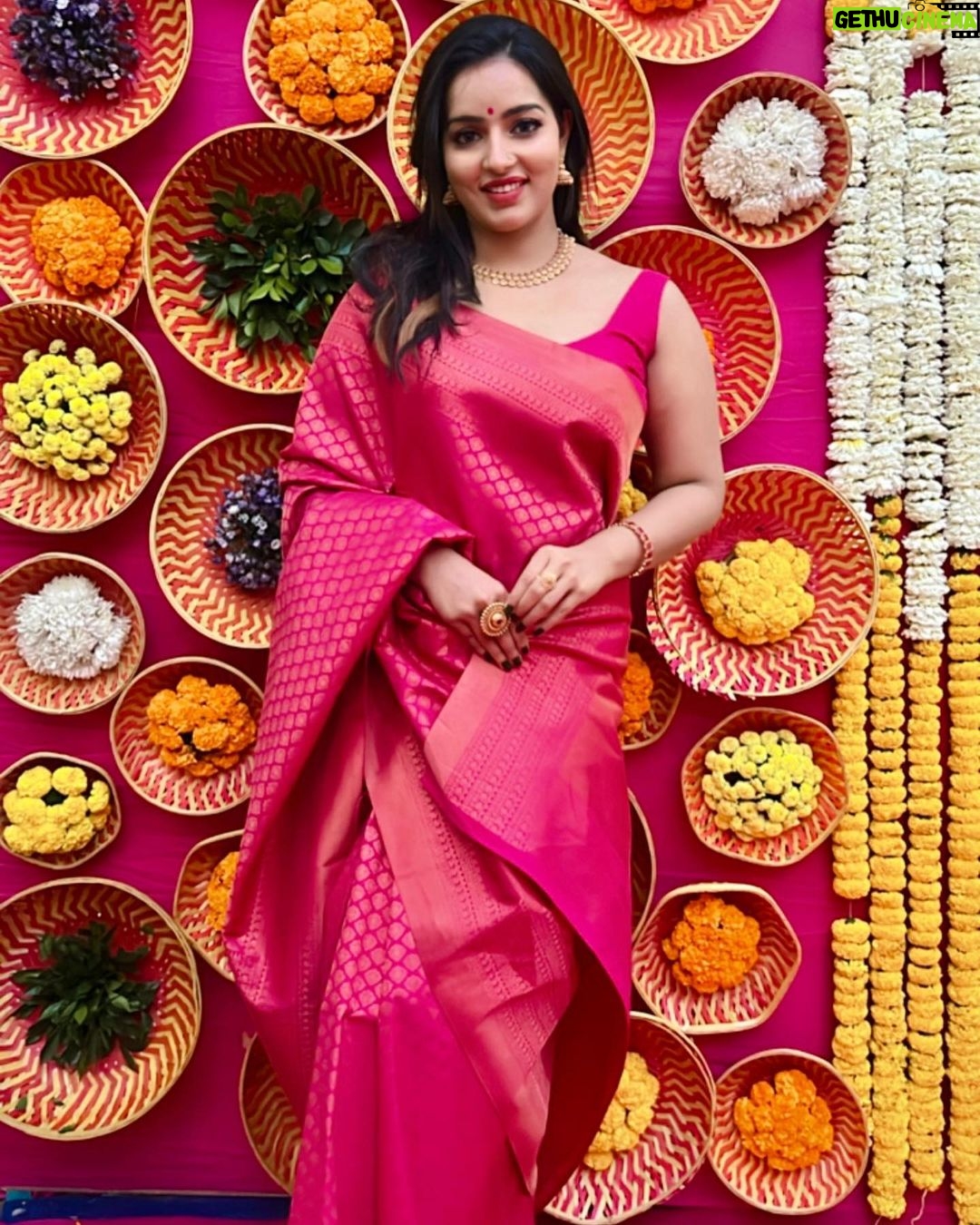 Malavika Menon Instagram - Valentine’s Day lovers ❤️✨ Jaipur PinkCity