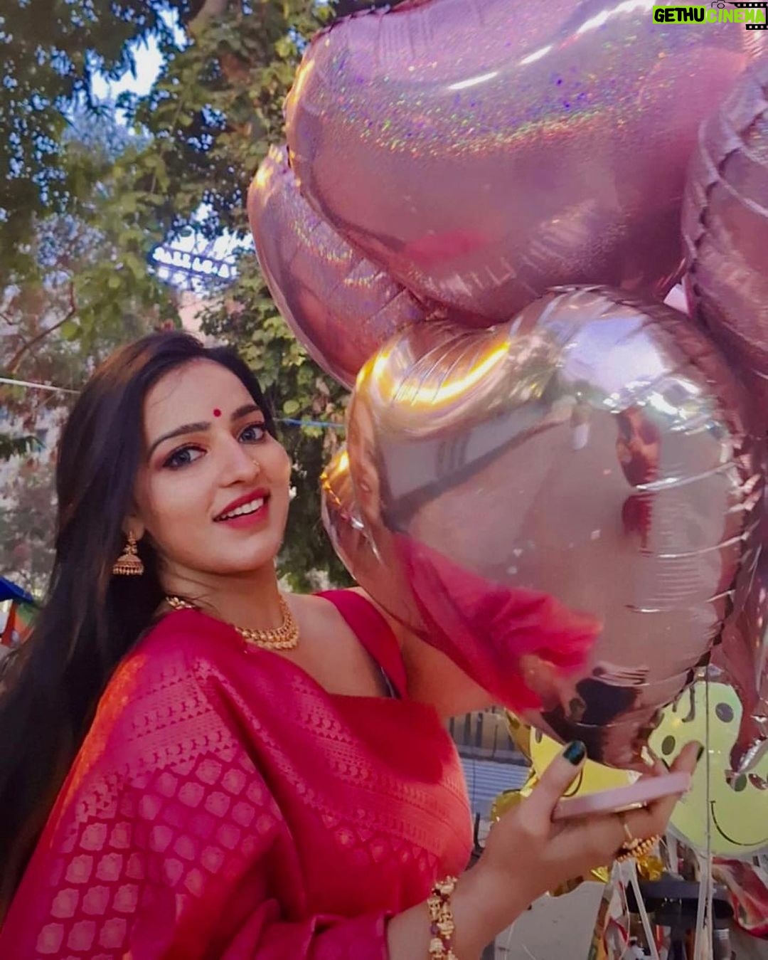 Malavika Menon Instagram - Valentine’s Day lovers ❤️✨ Jaipur PinkCity