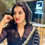 Malavika Menon Instagram - Good vibes only 😍🌈♥️ Alexaa play katchi sera 🎶☺️ Styling : mom @sreekala_24 Mua @_sapnas_makeover Shots @nima_chandran