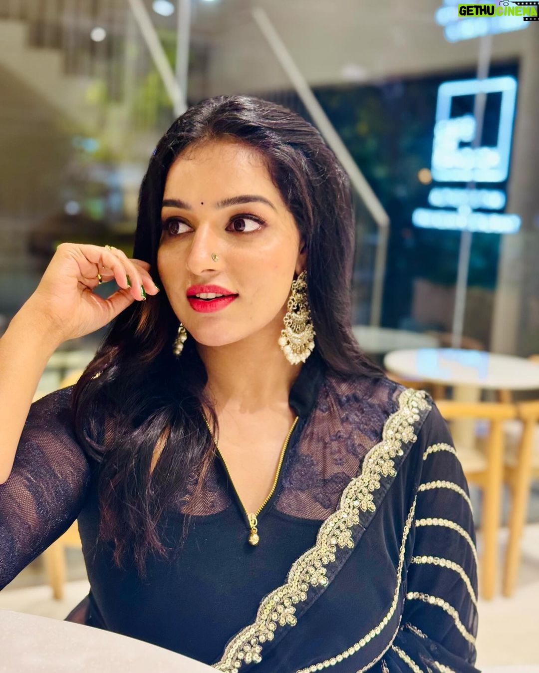Malavika Menon Instagram - Good vibes only ππβ₯οΈ Alexaa play katchi sera πΆβΊοΈ Styling : mom @sreekala_24 Mua @_sapnas_makeover Shots @nima_chandran