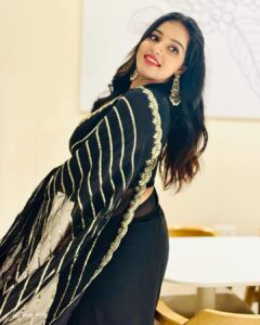 Malavika Menon Instagram - Good vibes only 😍🌈♥️ Alexaa play katchi sera 🎶☺️ Styling : mom @sreekala_24 Mua @_sapnas_makeover Shots @nima_chandran