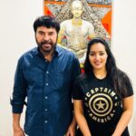 Malavika Menon Instagram - ☺️❤️🎉✨a birthday day starting with blessings from big M 😍✨🎉 love yew mammokkeee🥰