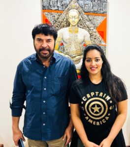 Malavika Menon Instagram - ☺️❤️🎉✨a birthday day starting with blessings from big M 😍✨🎉 love yew mammokkeee🥰