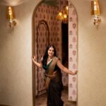 Malavika Menon Instagram - Feel yourself like a queen wearing saree 😍✨❤️ Tell me which is your favorite slide… Wearing @lulucelebrate @luluweddingutsav Mua @sreegeshvasan_makeupartist shot @_photographerguy Lulu Mall