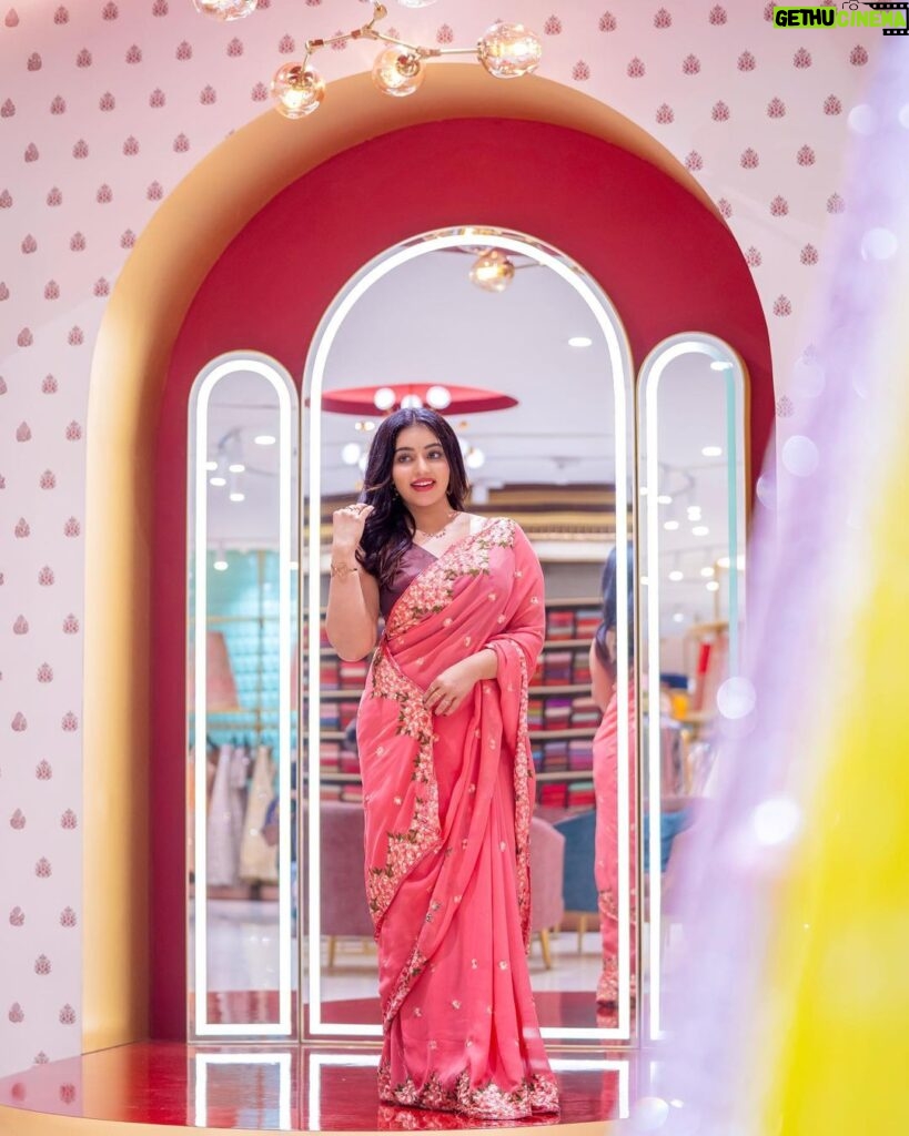 Malavika Menon Instagram - Wrapped in traditions draped in grace 💕✨❤ Mua @_sapnas_makeover Shot @george_stanley_smith