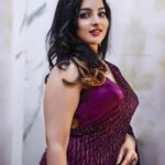 Malavika Menon Instagram - 💟💟💟🫣🫣🫣☺️✨😍 Jwlry @golden_cup_fashion_jewellery Saree @lizcreationsboutique Mua @colazbridal Shot @jayasanphotography