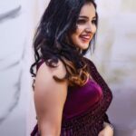 Malavika Menon Instagram - 💟💟💟🫣🫣🫣☺️✨😍 Jwlry @golden_cup_fashion_jewellery Saree @lizcreationsboutique Mua @colazbridal Shot @jayasanphotography
