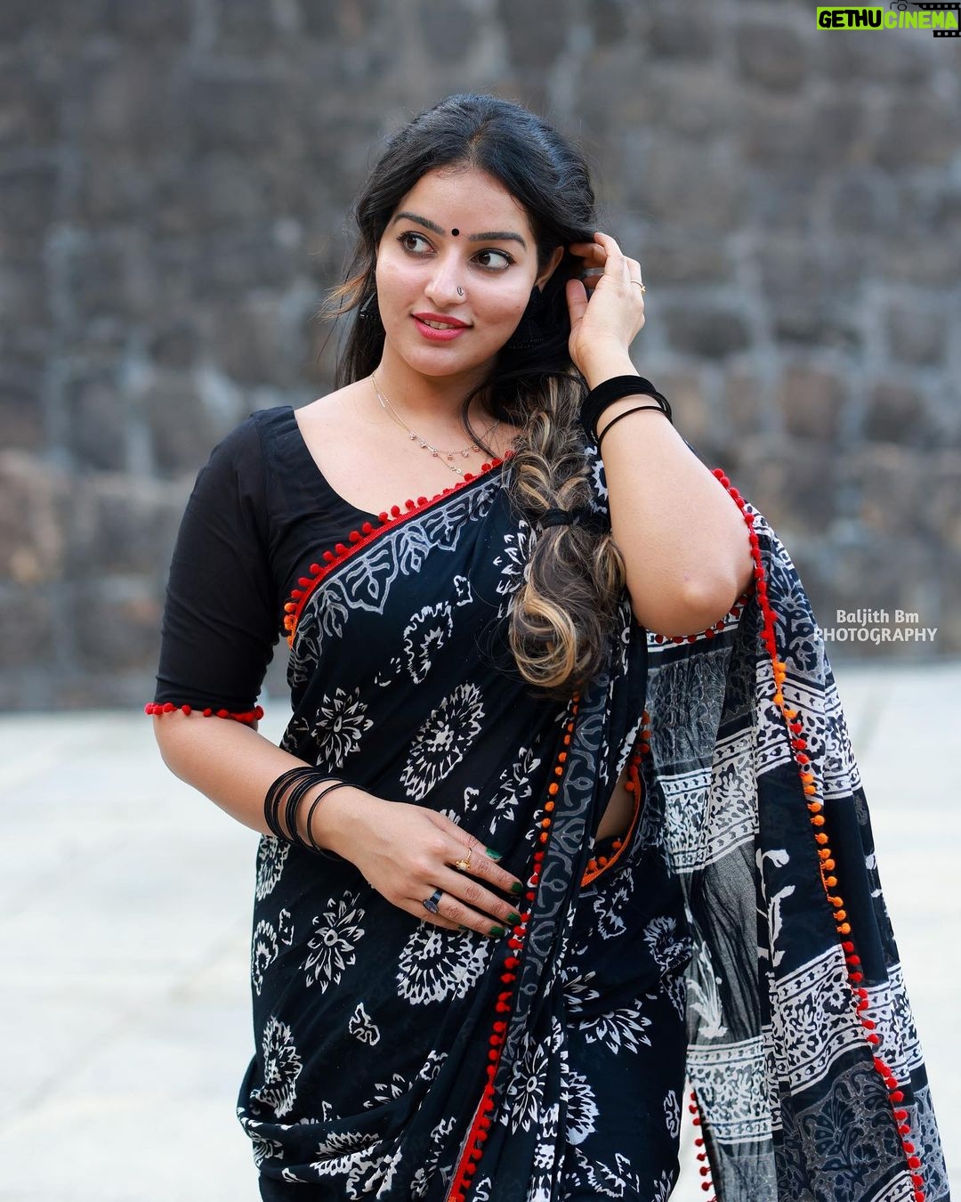 Malavika Menon Instagram - palakad yew beauty ❤️ Shot @baljithm Palakkad