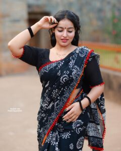 Malavika Menon Instagram - palakad yew beauty ❤️ Shot @baljithm Palakkad