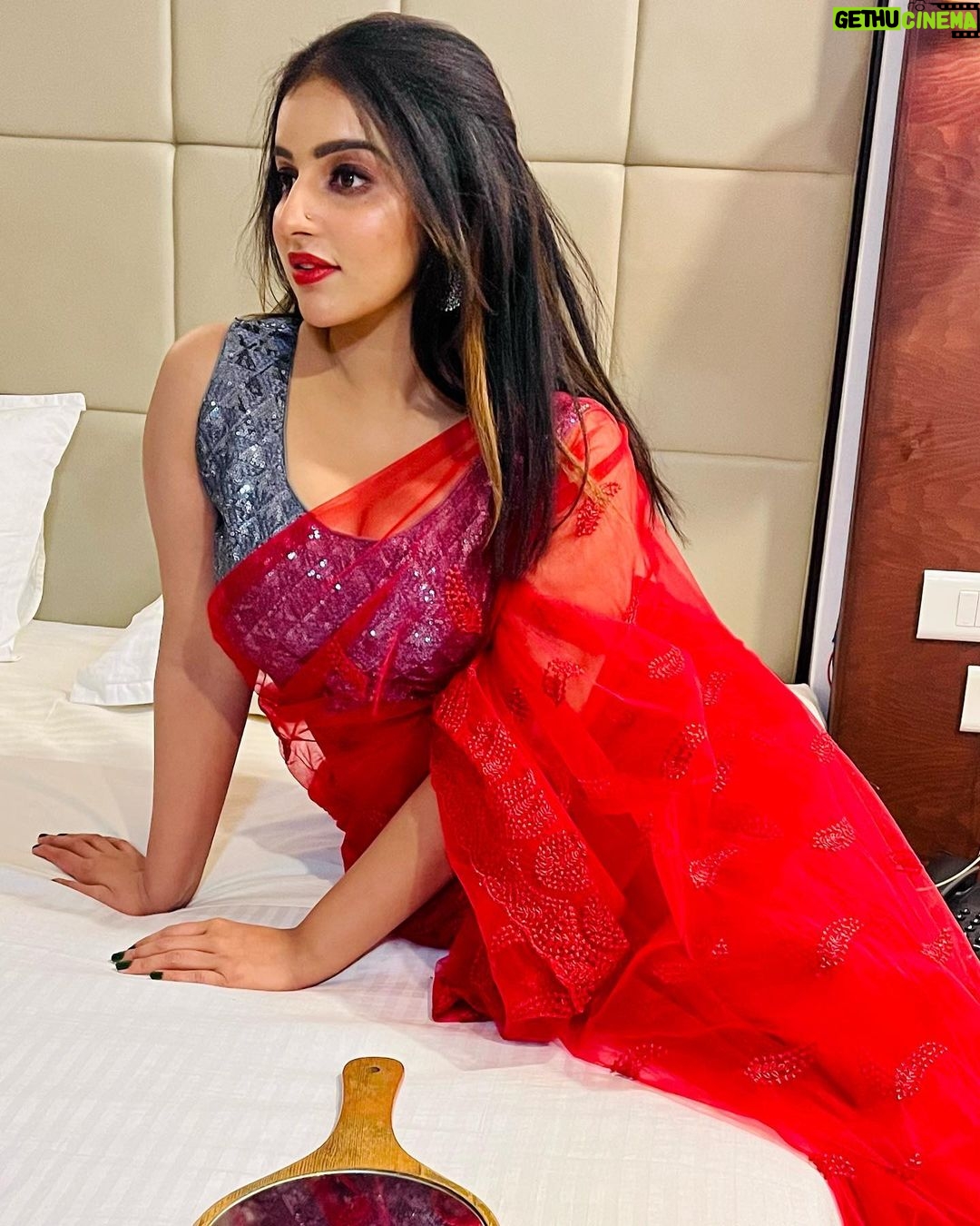 Malavika Menon Instagram - Tell me you love life ,without telling me you love life ♥️✨