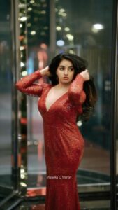 Malavika Menon Instagram - Simple and chic just how I like it ❤️😍🥰 Wearing this beautiful outfit from @yla_designs Looks @bridalmakeup_by_sreegeshvasan Charm shots @akhil.aklopz Kochi Marriott Hotel