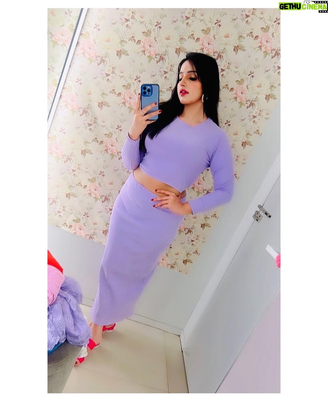 Malavika Menon Instagram - Exploring my style one outfit at a time 😍☺️ Which one did u like😃