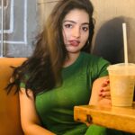 Malavika Menon Instagram - #starbucks + #mm 😍💖🫶🏻✨ And a blend of #tamil #song #perfect #love #blackhair #gogreen #us Starbucks Universal Orlando