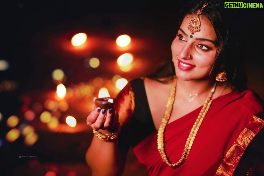 Malavika Menon Instagram - Happy thrikarthika ❤️💕✨May this joyous day fulfill your life with light & fortune✨