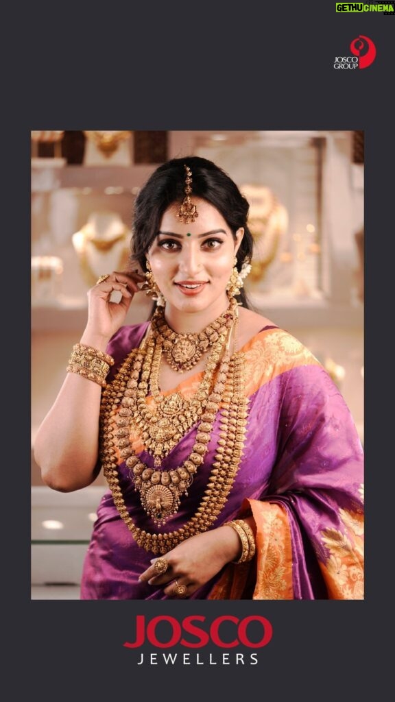 Malavika Menon Instagram - “For information on various Bridal Collections please connect with us on +919400729929.” Presenting light weight Kerala Style Bridal Jewellery. Radiant and light, Josco Jewellers’ bridal collection is a celebration of love and elegance. Let your beauty shine effortlessly on your special day. #bridaljewellery #joscojewellers #nagasjewellery #pathanamthitta #joscojewellerspathanamthitta