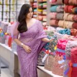 Malavika Menon Instagram - വീഡിയോ കാണു 20 പട്ടു സാരീ സൗജന്യമായി നേടൂ. .... മുവാറ്റുപുഴ തൃപ്പൂണിത്തുറ സീമസിൽ ❤️നമ്മുടെ കല്യാണം കളക്ഷൻസ് ! Mua @bridalmakeup_by_sreegeshvasan