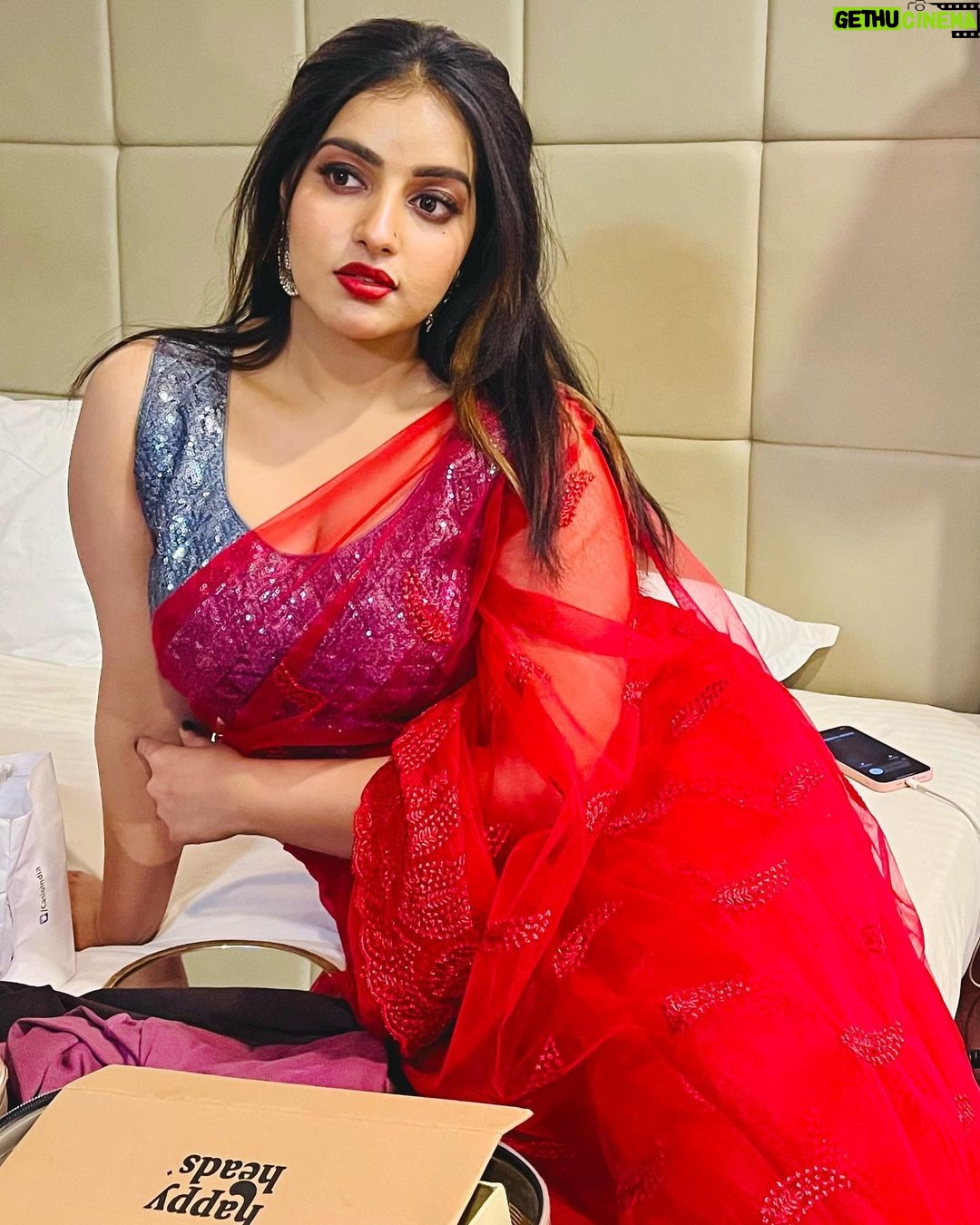 Malavika Menon Instagram - Tell me you love life ,without telling me you love life ♥️✨
