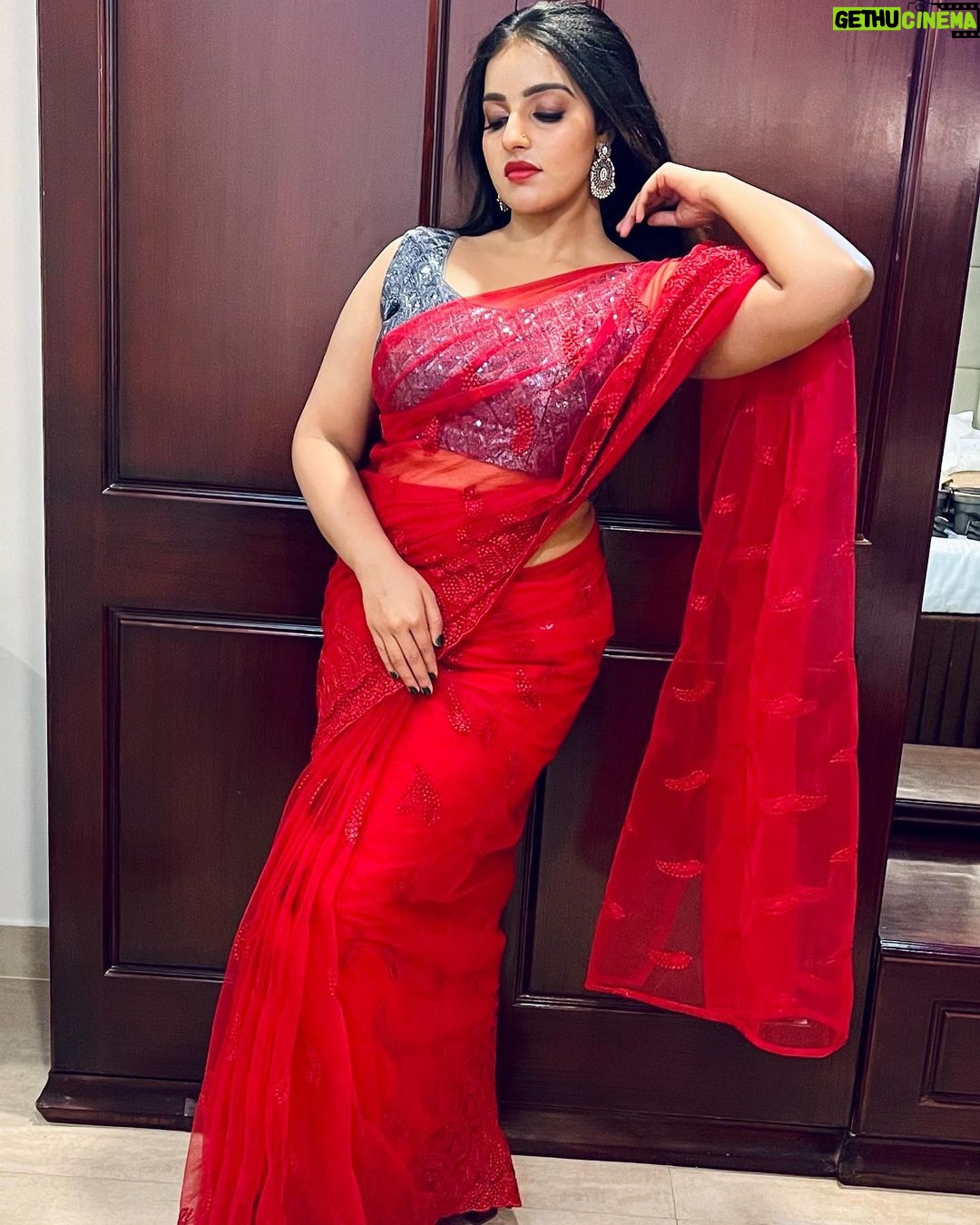 Malavika Menon Instagram - Tell me you love life ,without telling me you love life ♥️✨