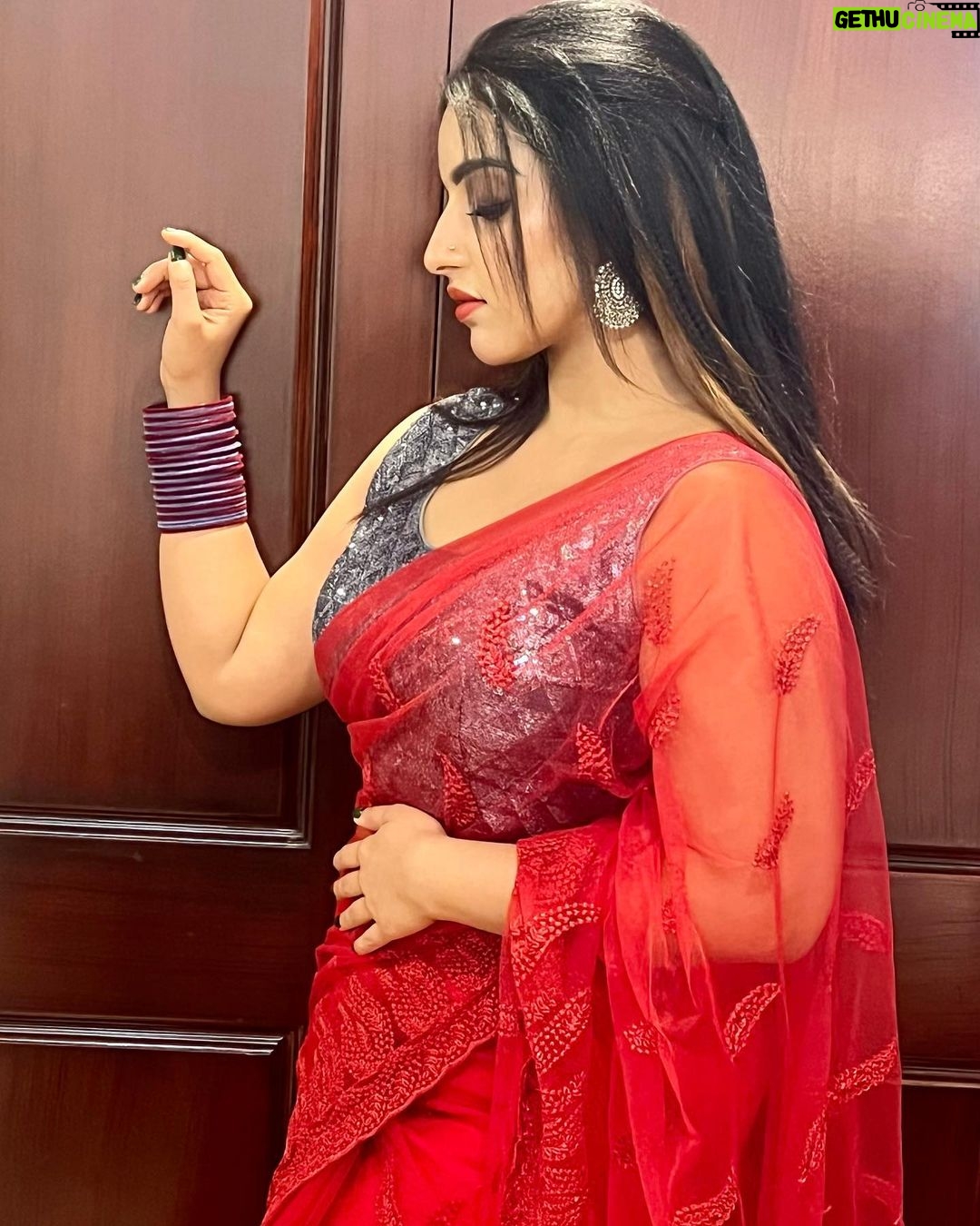 Malavika Menon Instagram - Tell me you love life ,without telling me you love life ♥️✨