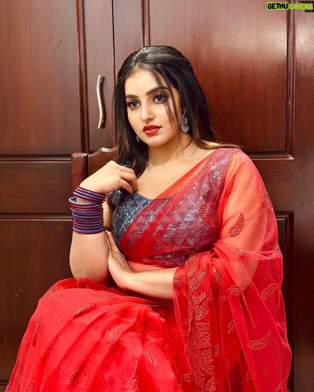 Malavika Menon Instagram - Tell me you love life ,without telling me you love life ♥️✨
