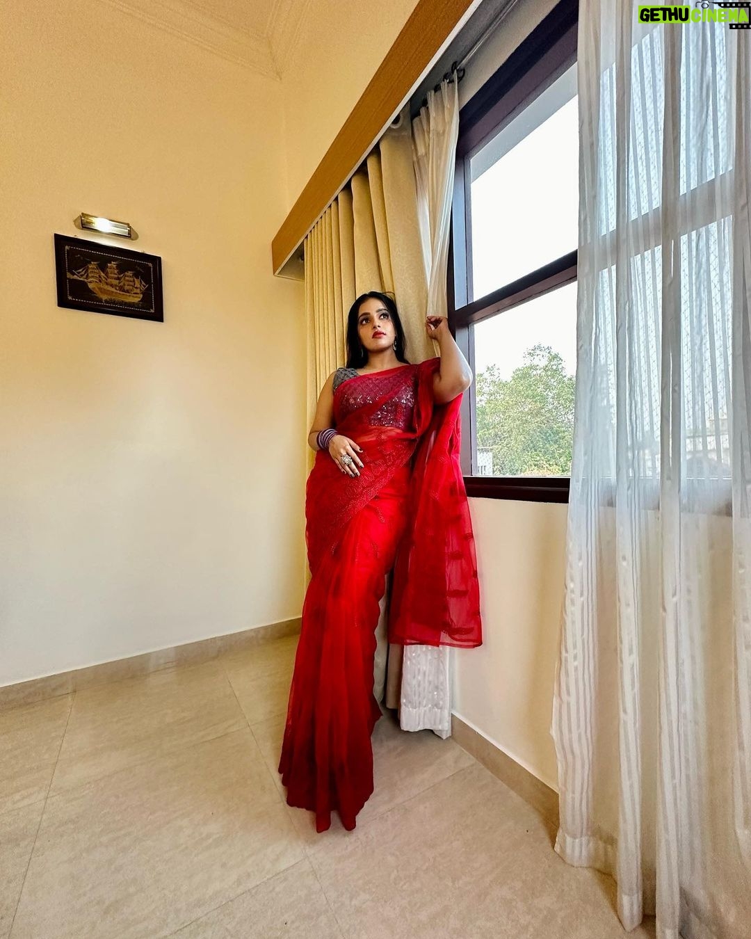 Malavika Menon Instagram - Tell me you love life ,without telling me you love life ♥️✨