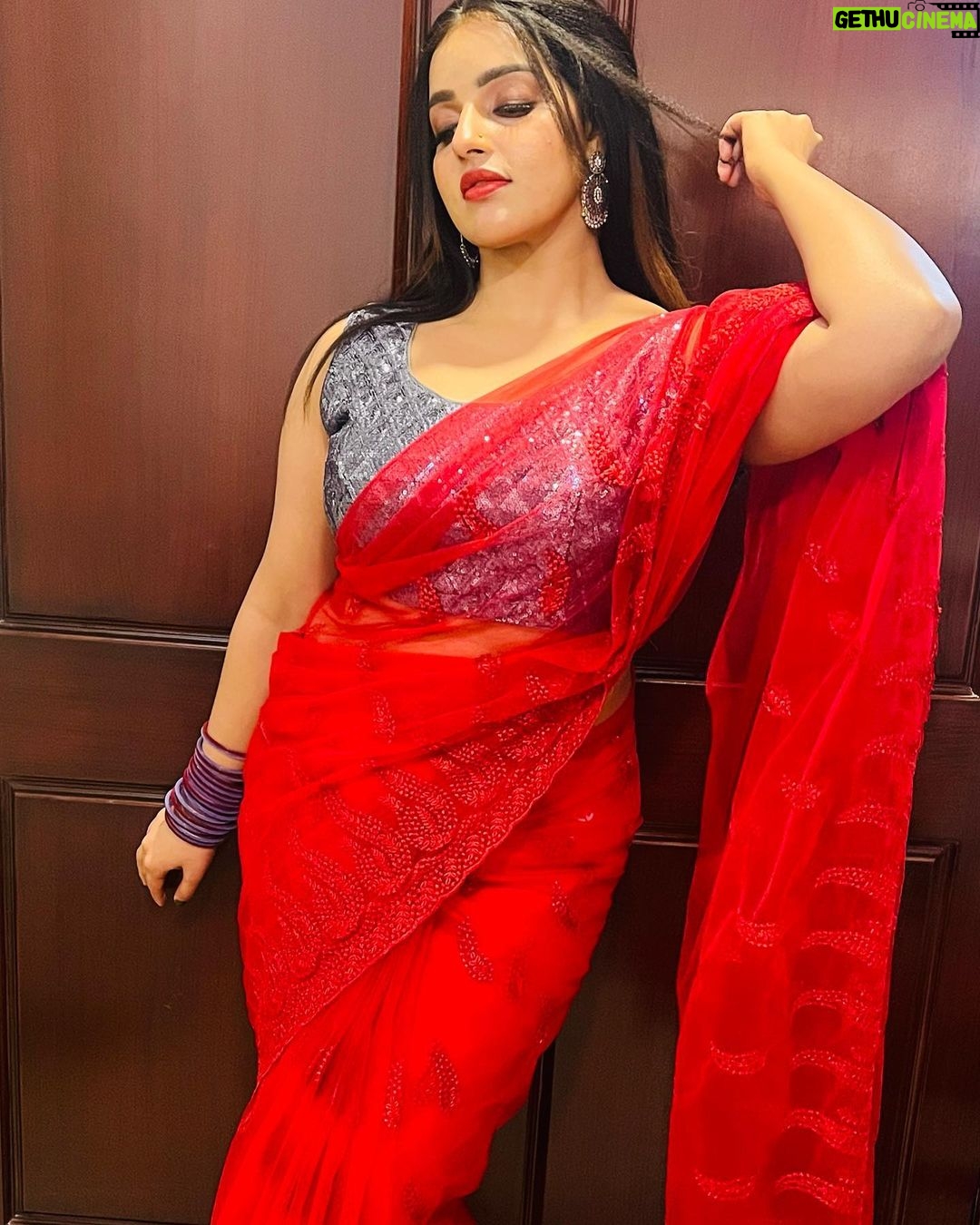 Malavika Menon Instagram - Tell me you love life ,without telling me you love life ♥️✨