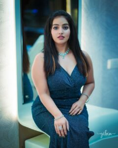 Malavika Menon Instagram - Glam & beyond…..🥰♥️✨ Shot @jibinphotography_ Mua @beleza_studio_academy Hair @magik_makeover Jewelry @alameen_fashion_jewels