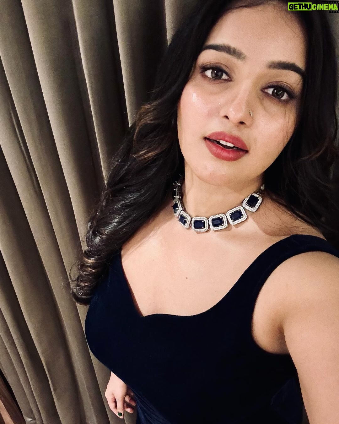 Malavika Menon Instagram - Throw sass around like confetti 🎉 🎊🪻❤️✨😍 Mua @bridal_makeover_hub Jewlry @alameen_fashion_jewels Attire @blackgold_designingstudio