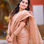Malavika Menon Instagram - പുതുവത്സരാശംസകൾ❤️✨🌷 #newyear #2024 #welcoming #with #all #hearts #saree #love