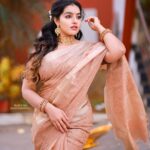 Malavika Menon Instagram - പുതുവത്സരാശംസകൾ❤️✨🌷 #newyear #2024 #welcoming #with #all #hearts #saree #love