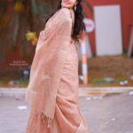 Malavika Menon Instagram - പുതുവത്സരാശംസകൾ❤️✨🌷 #newyear #2024 #welcoming #with #all #hearts #saree #love